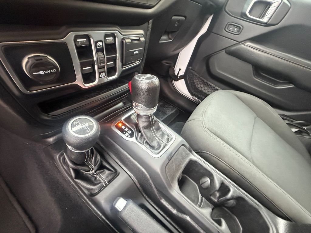 Used 2019 White Jeep Unlimited Sahara image 22