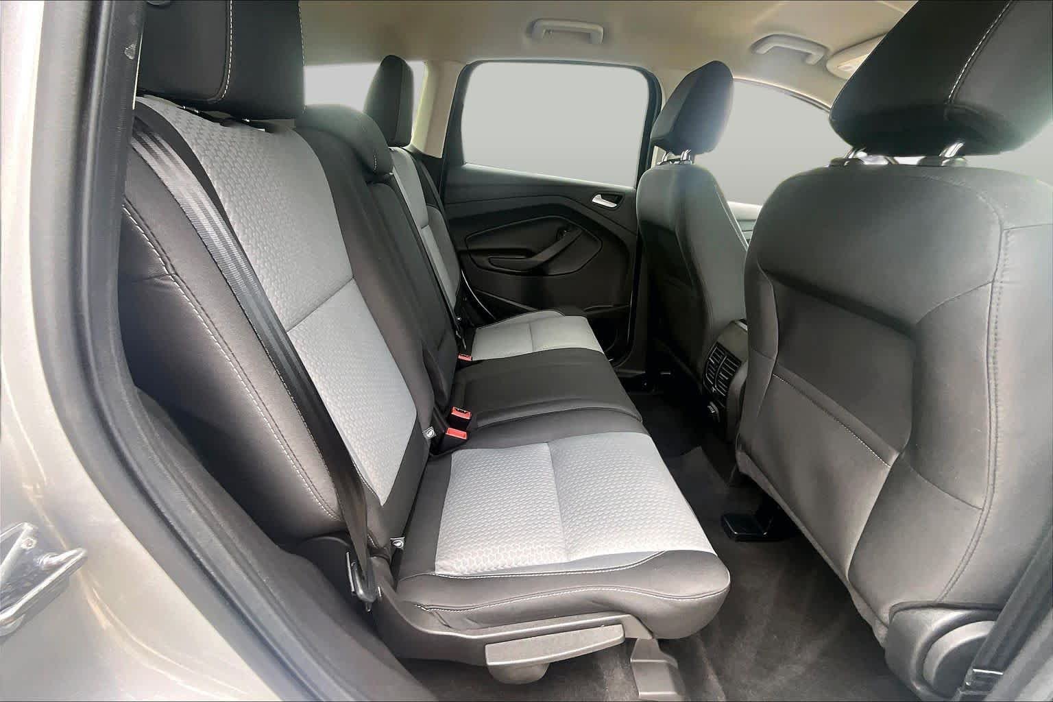 Used 2017 Ingot Silver Metallic Ford SE image 20