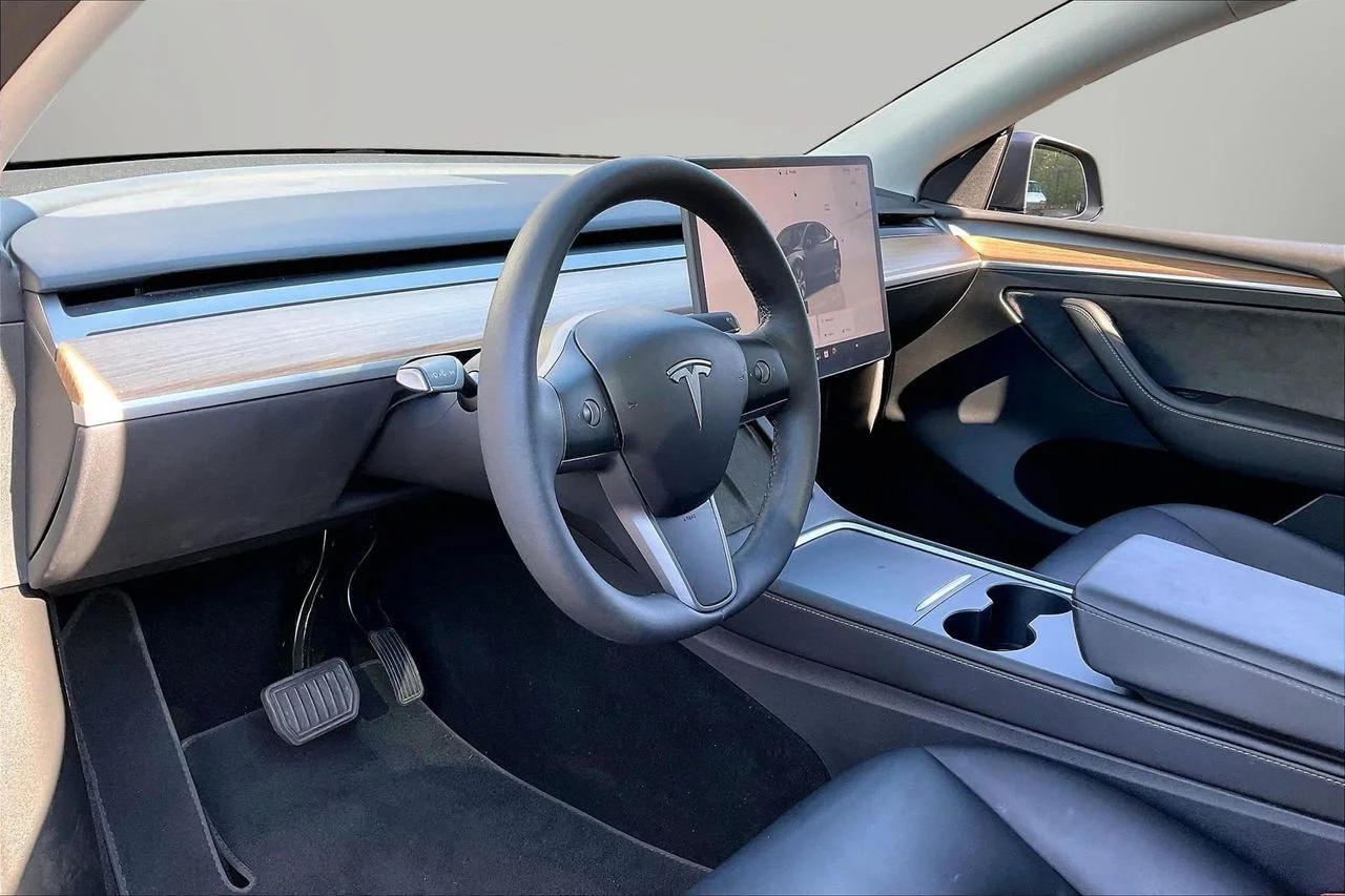 Used 2023  Tesla Long Range image 20