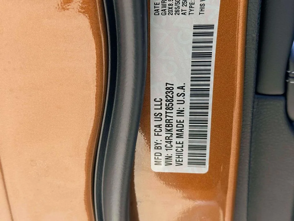 New 2026 Copper Shino Metallic Clear-Coat Exterior Paint Jeep Limited image 19