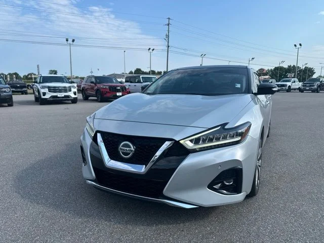 Used 2020 Silver Nissan Platinum image 2