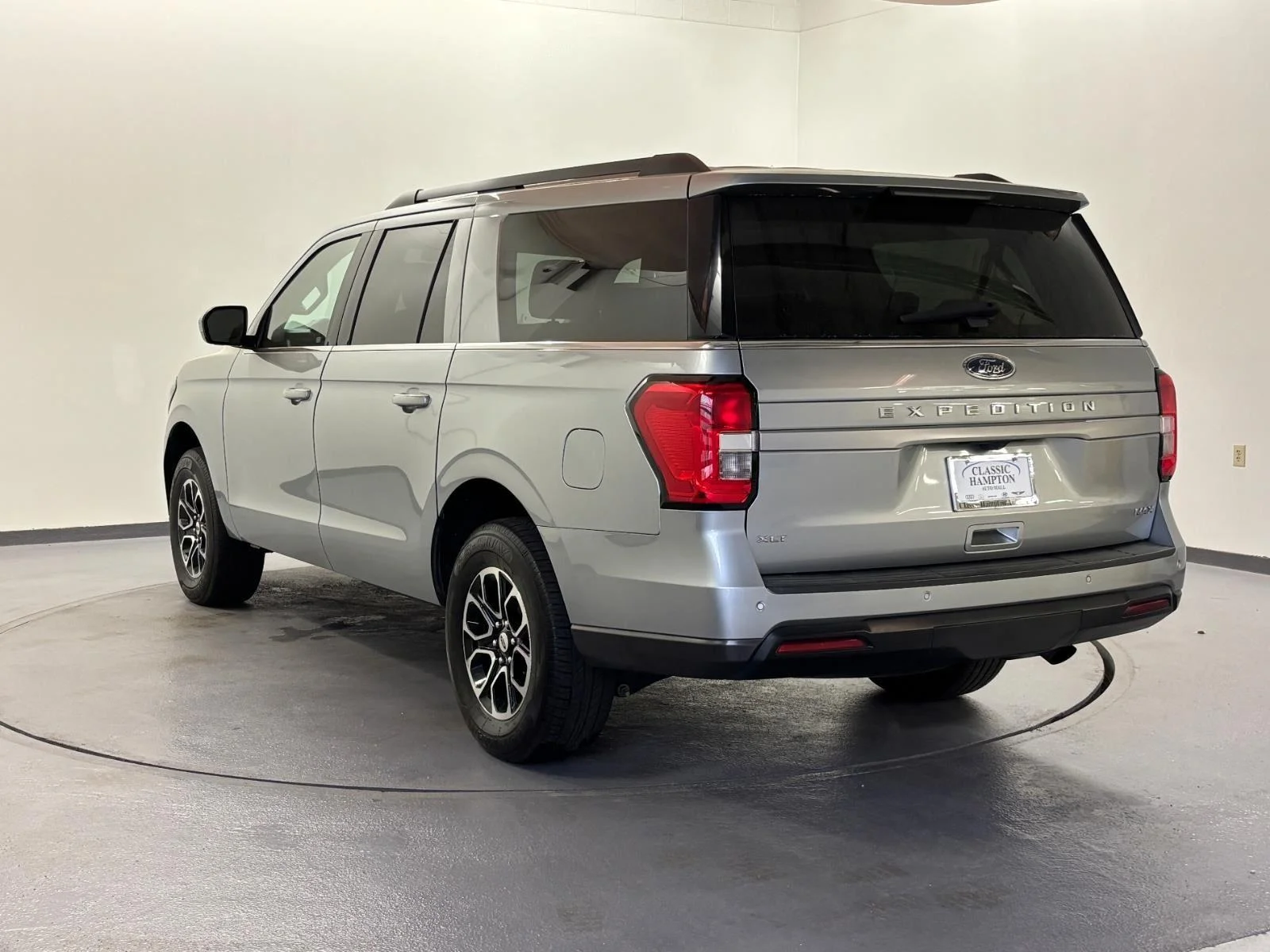 Used 2022 Iconic Silver Metallic Ford XLT image 11