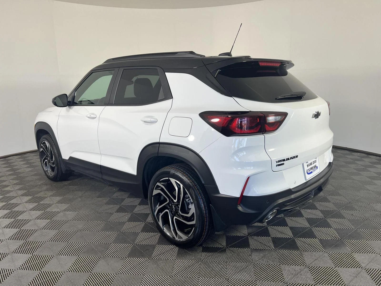 Used 2024 Summit White Chevrolet RS image 26