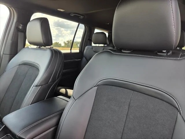 New 2027 Sting-Gray Clear-Coat Paint Jeep Laredo Altitude image 20