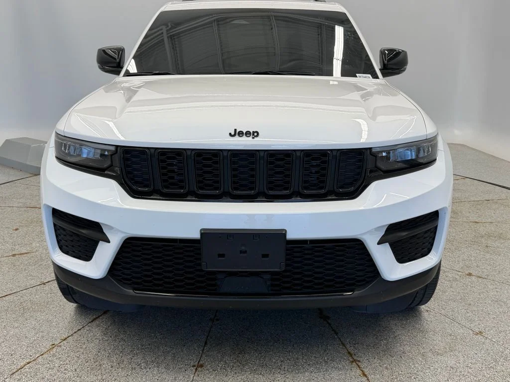 Certified Used 2023 White/off-white Jeep Altitude X image 2
