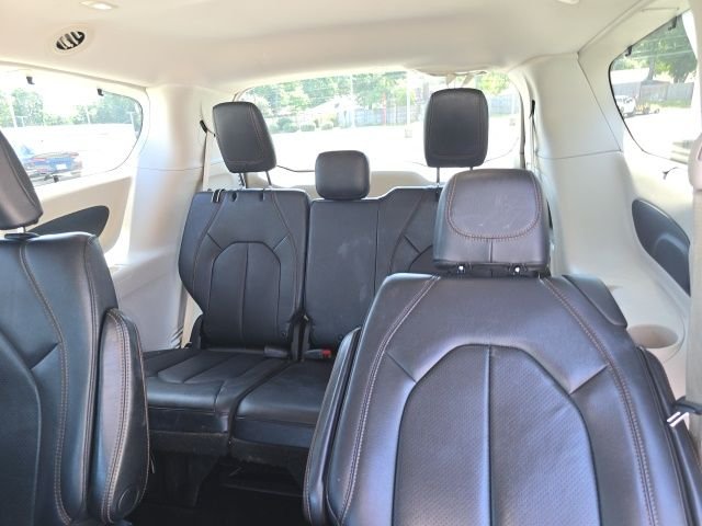 Used 2018 Bright White Clearcoat Chrysler Touring L image 8