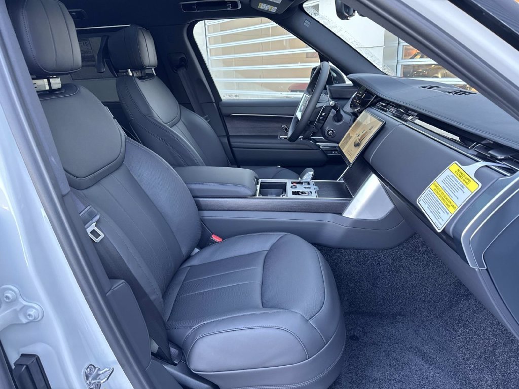 New 2027 Fuji White LAND ROVER  image 10