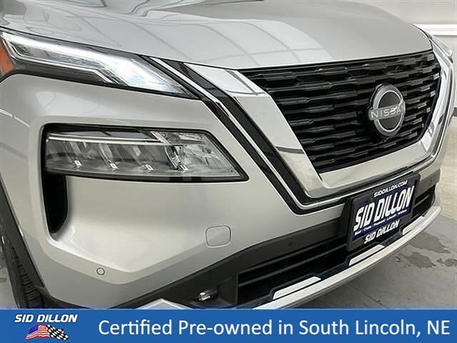 Used 2022 Brilliant Silver Metallic Nissan Platinum image 27