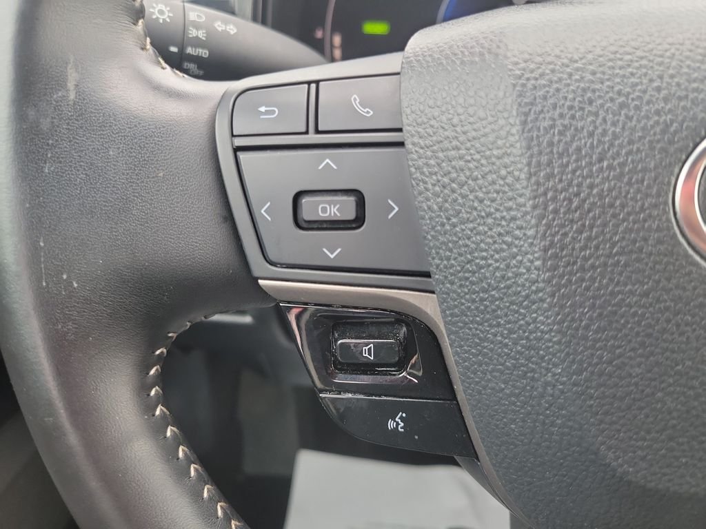 Used 2025  Toyota LE image 18