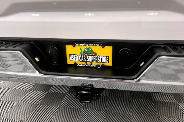 Used 2023 Summit White GMC SLE image 39