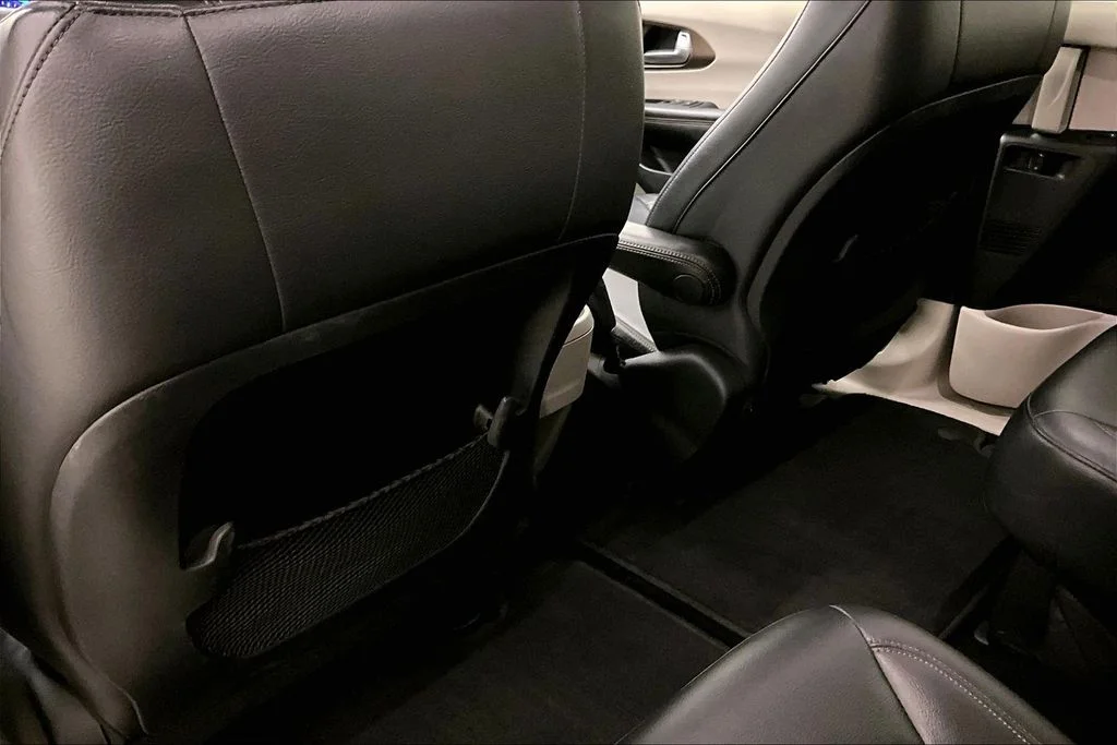 Used 2018 Red Chrysler Touring L image 10