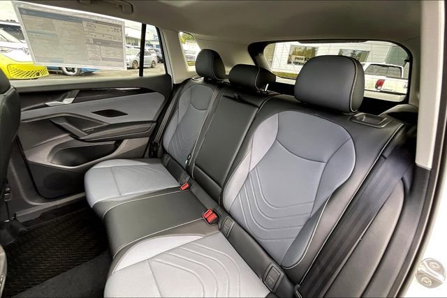 2025 Volkswagen Tiguan SE - Photo 12