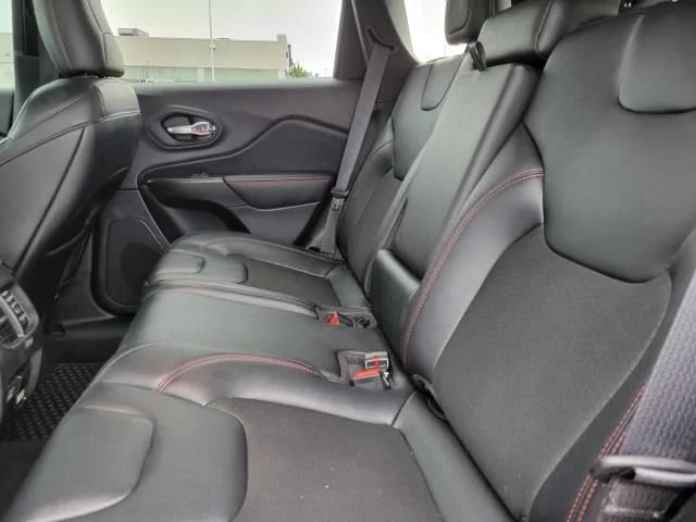 Used 2022 White Jeep Trailhawk 4x4 image 11