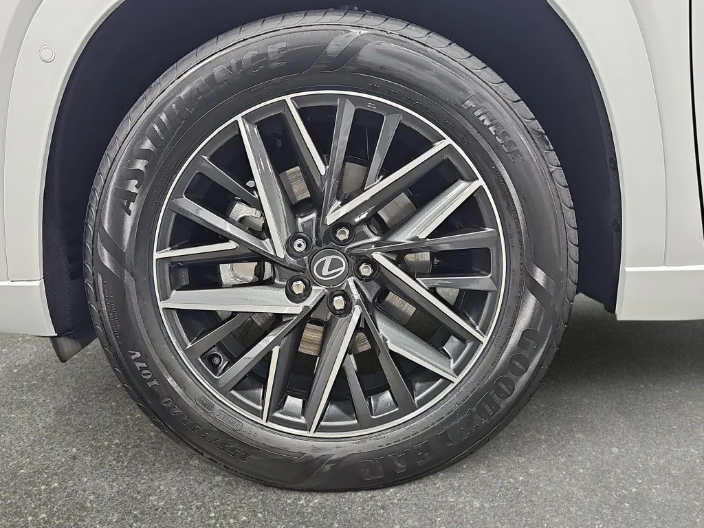New 2026 Wind Chill Pearl Lexus PREMIUM AWD image 31
