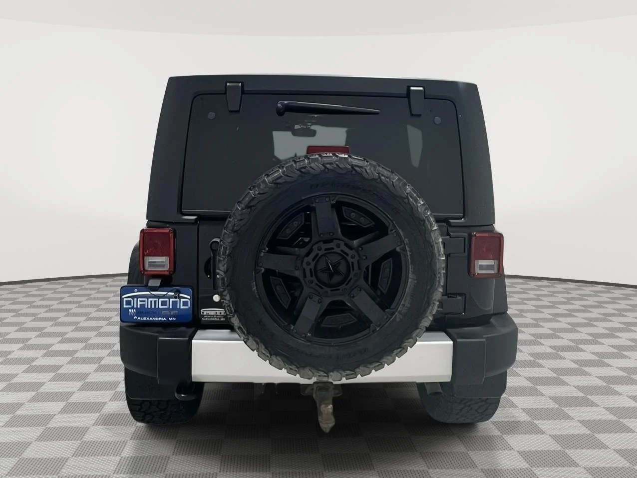 Used 2015 Black Jeep Sahara image 4