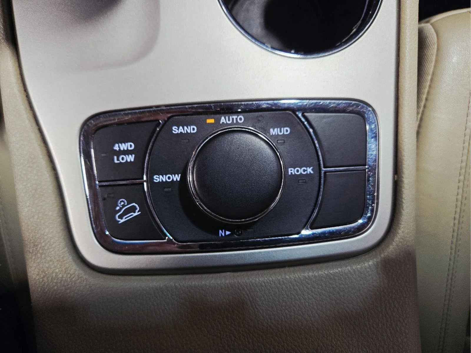 Used 2015 Bright White Clearcoat Jeep Limited image 43