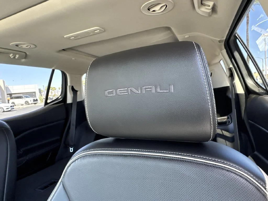 Used 2022 White GMC Denali image 20