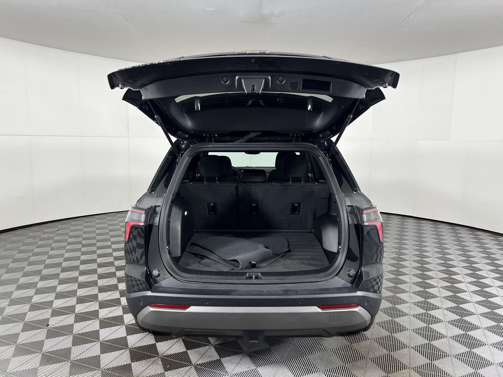Used 2025 Mosaic Black Metallic Chevrolet AWD LT image 8