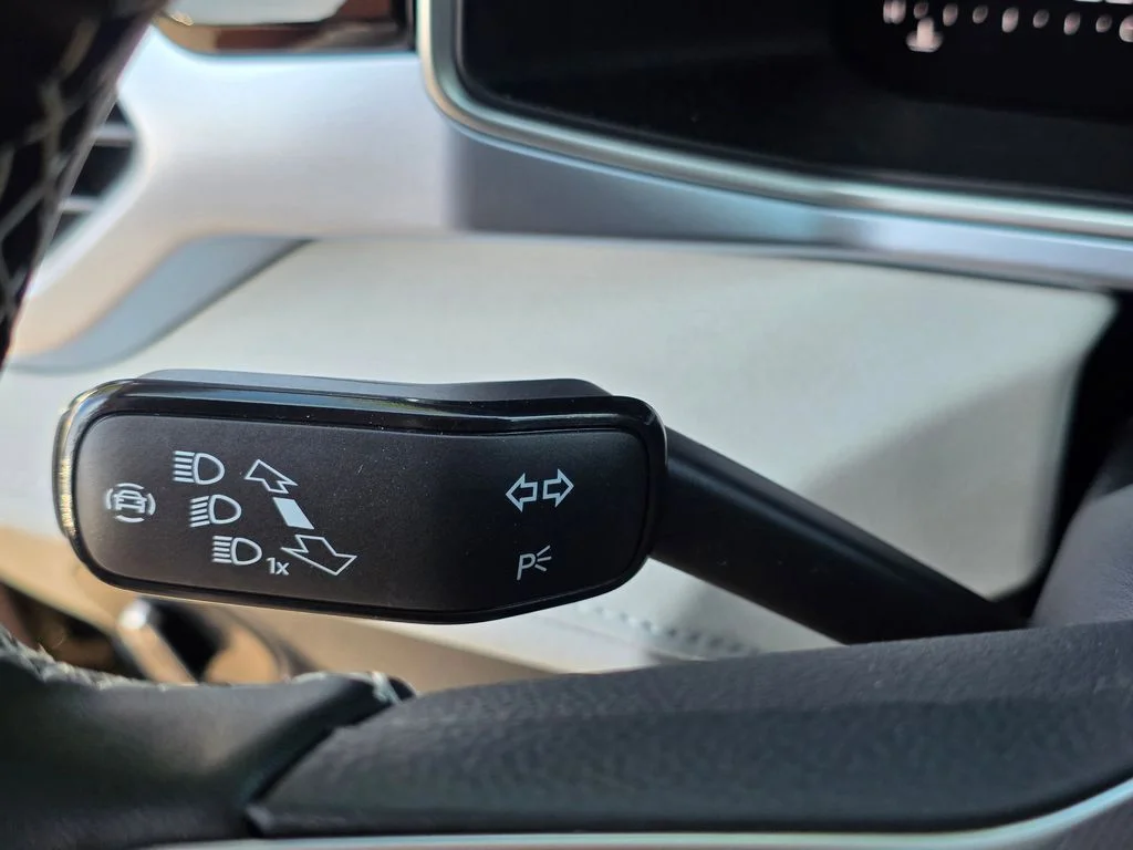 New 2026 Deep Black Pearl Volkswagen 1.5T SE image 19
