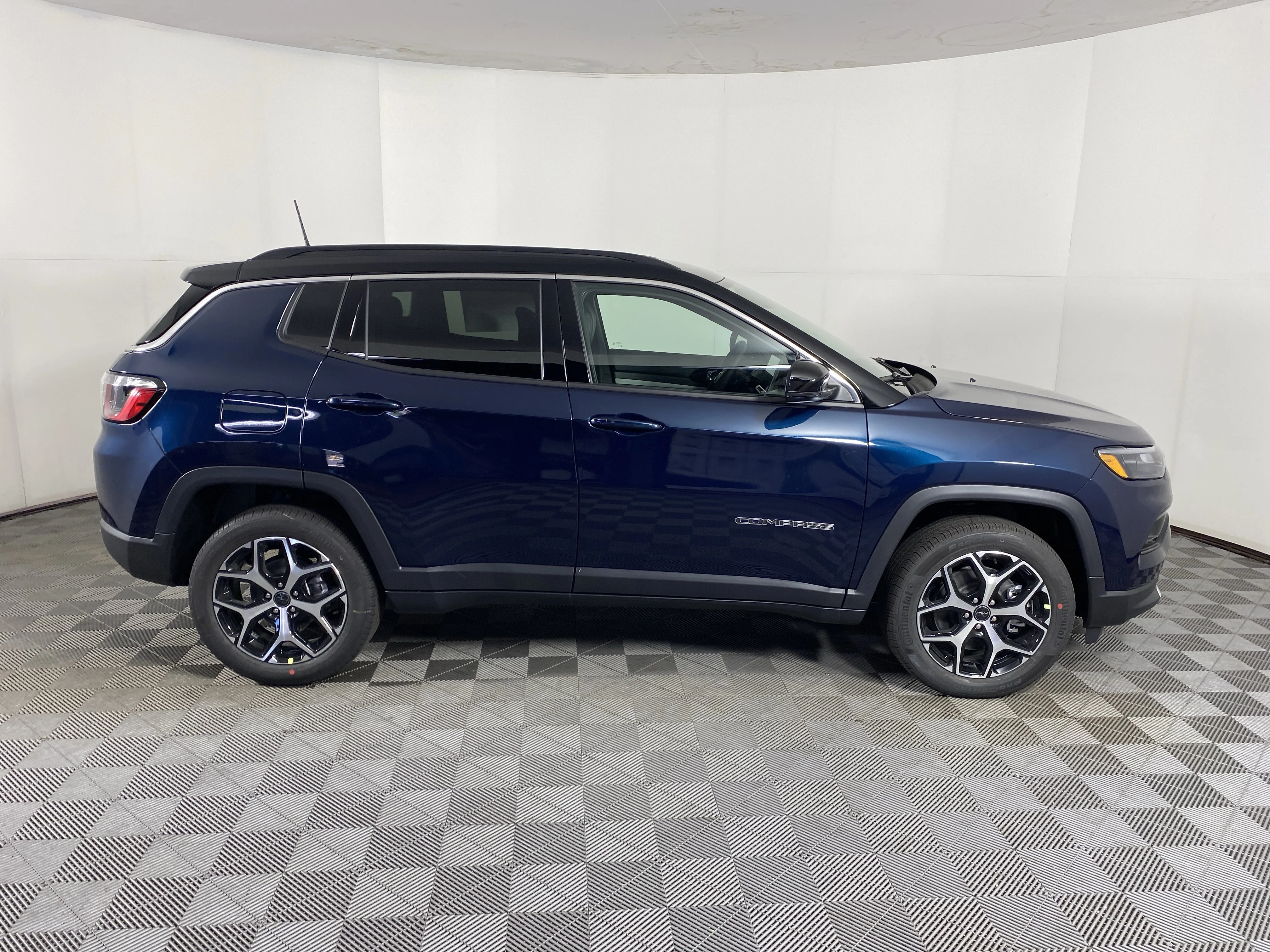 New 2026 Fathom Blue Pearl-Coat Exterior Paint Jeep Limited image 5