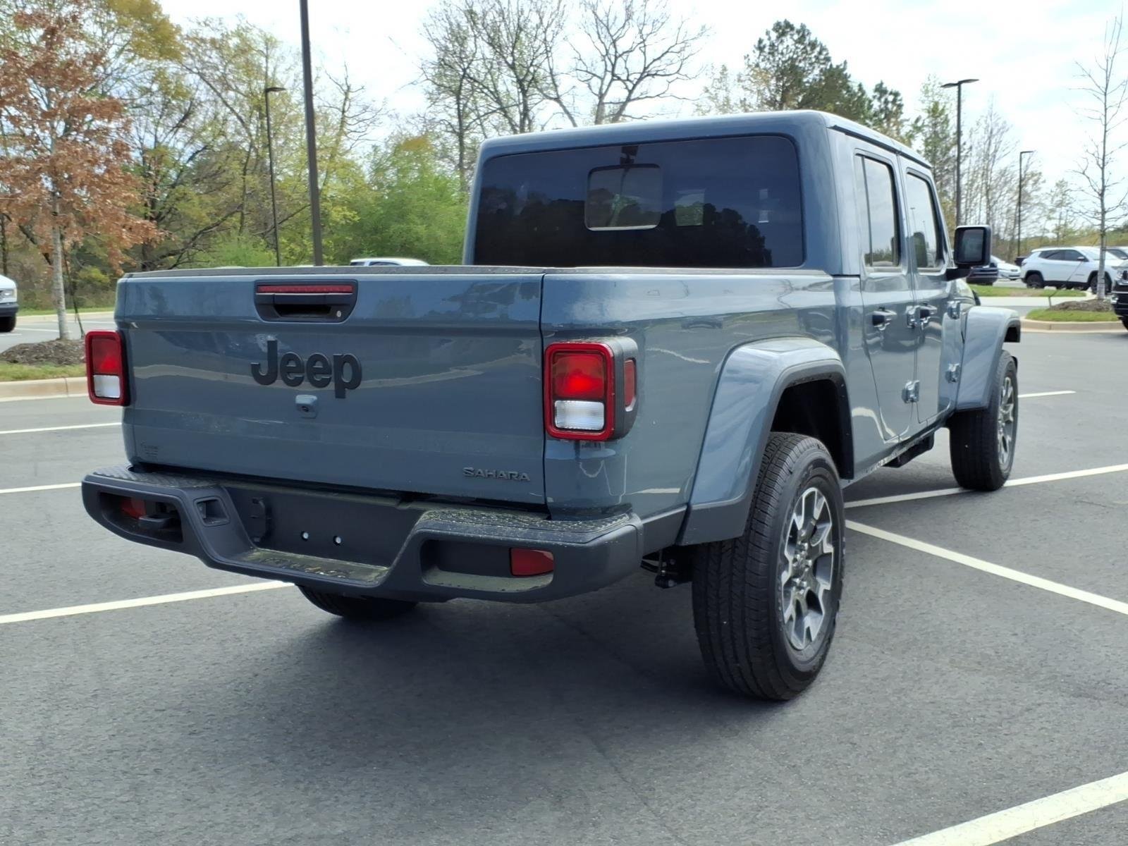 New 2026 Anvil Clear-Coat Exterior Paint Jeep Sahara image 2