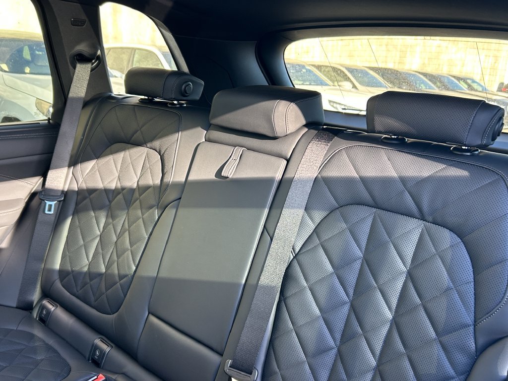 Used 2026 Carbon Black Metallic BMW M60i image 32