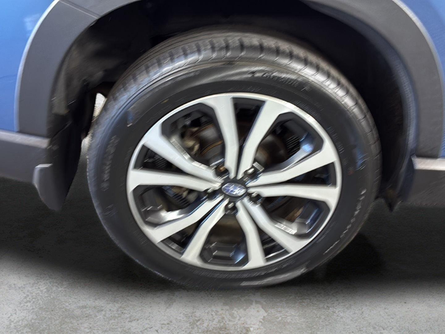 Used 2019 Horizon Blue Pearl Subaru Limited image 13