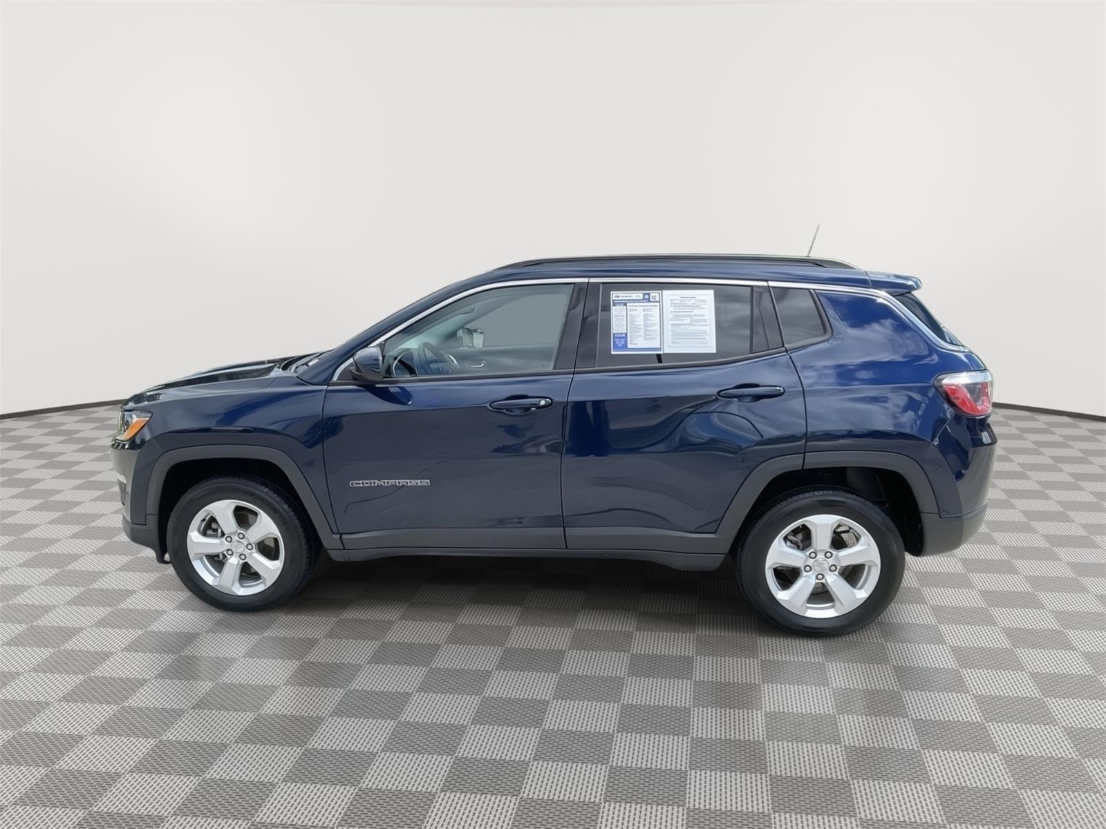 Used 2018 Jazz Blue Pearlcoat Jeep Latitude image 11