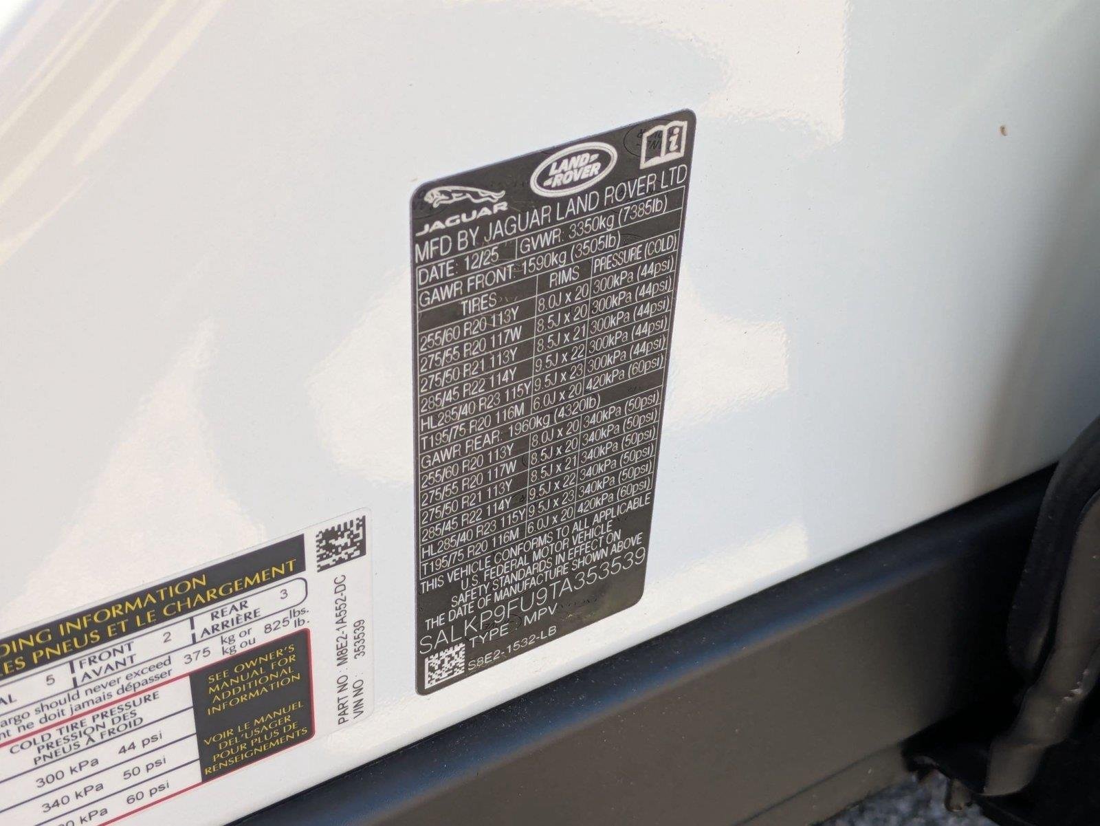New 2026 Fuji White Land Rover SE image 38