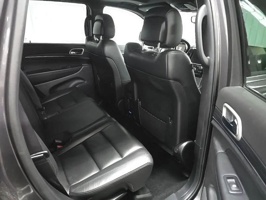 Used 2020 Gray Jeep Limited image 18