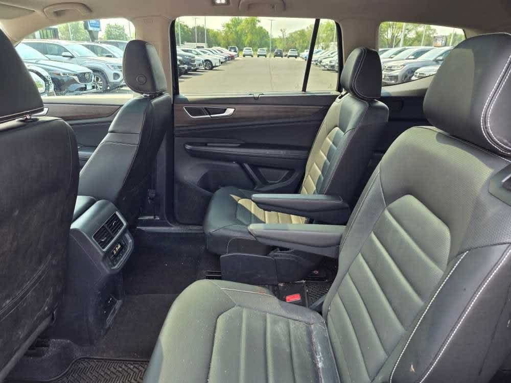 Used 2024 Black Volkswagen 2.0T SEL image 4