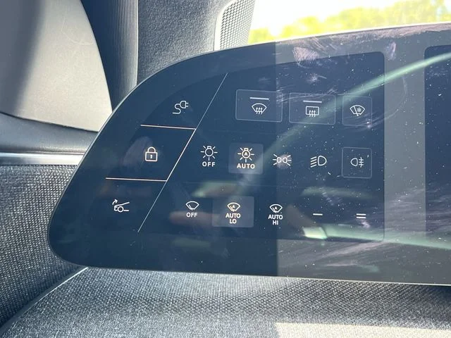 Used 2024  Lucid Touring image 30