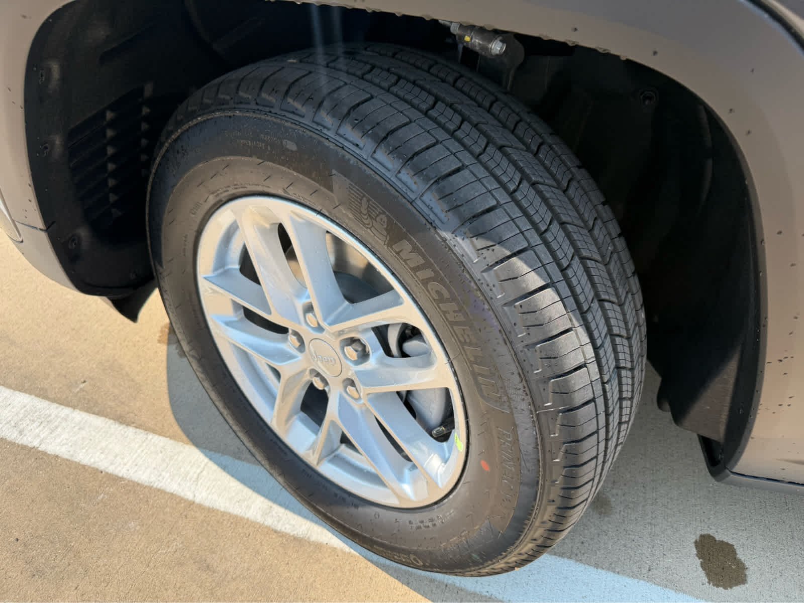 New 2026 Baltic Gray Metallic Clear-Coat Exterior Paint Jeep Laredo image 10