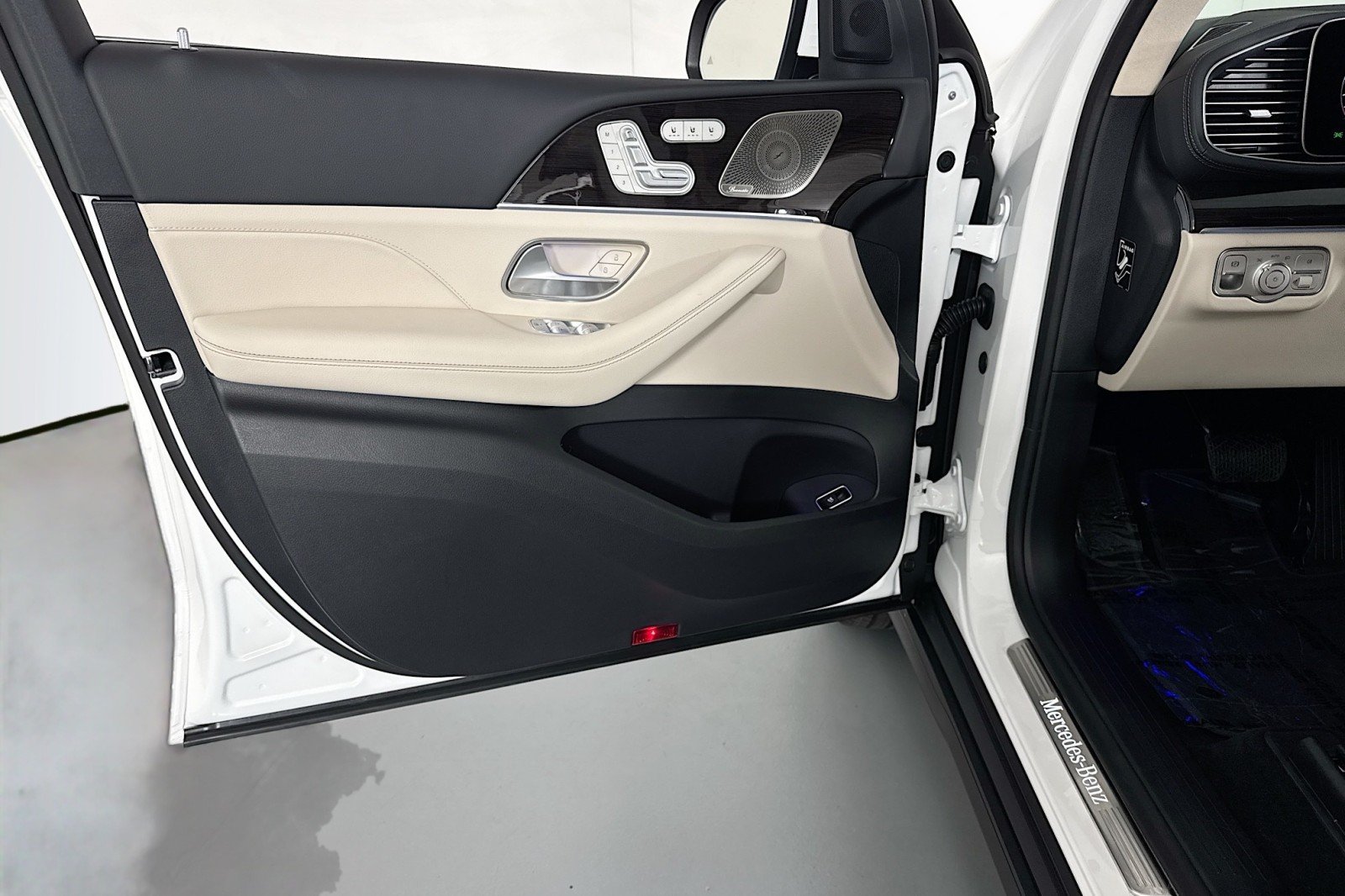 New 2026 Polar White Mercedes-Benz GLS 450 4MATIC® SUV image 21