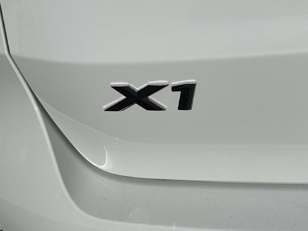 Used 2023 Alpine White BMW xDrive28i image 11