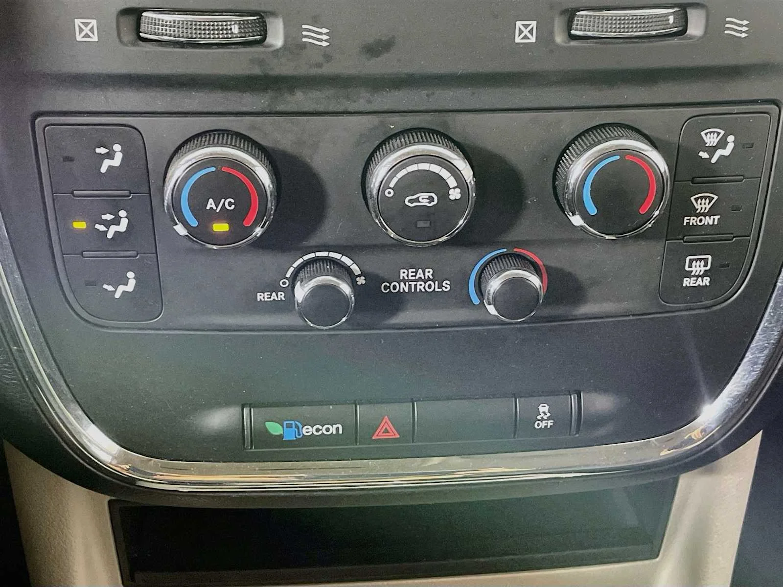 Used 2014 Bright White Clearcoat Dodge SXT image 12