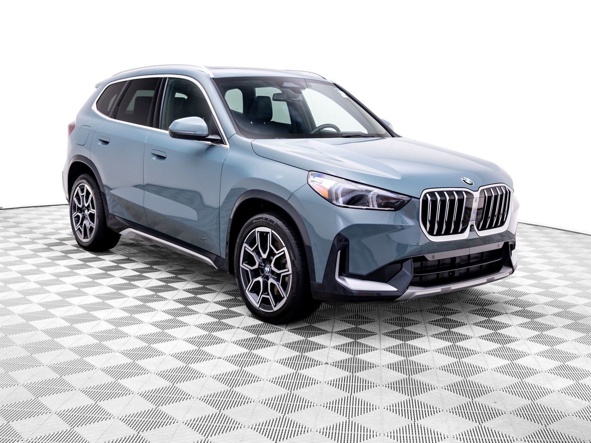 Certified Used 2026 Cape York Green Metallic BMW xDrive28i image 7
