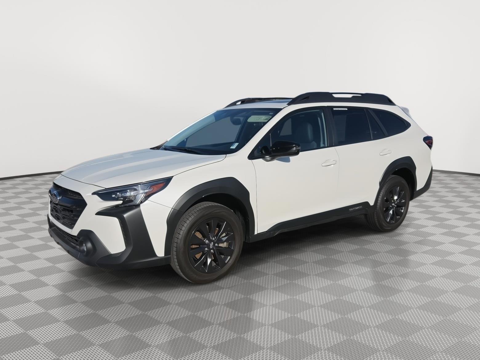 Used 2025 Crystal White Pearl Subaru Onyx Edition image 3