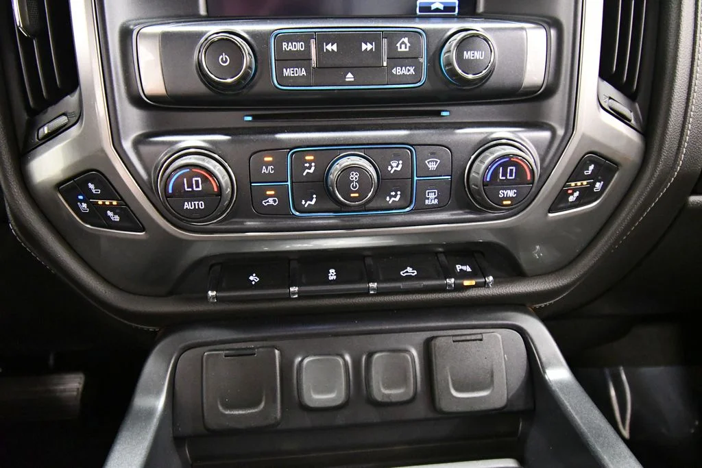 Used 2018 Blue Chevrolet LTZ image 25