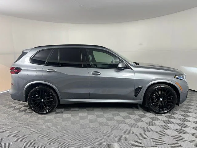 Used 2024 Gray BMW xDrive40i image 8