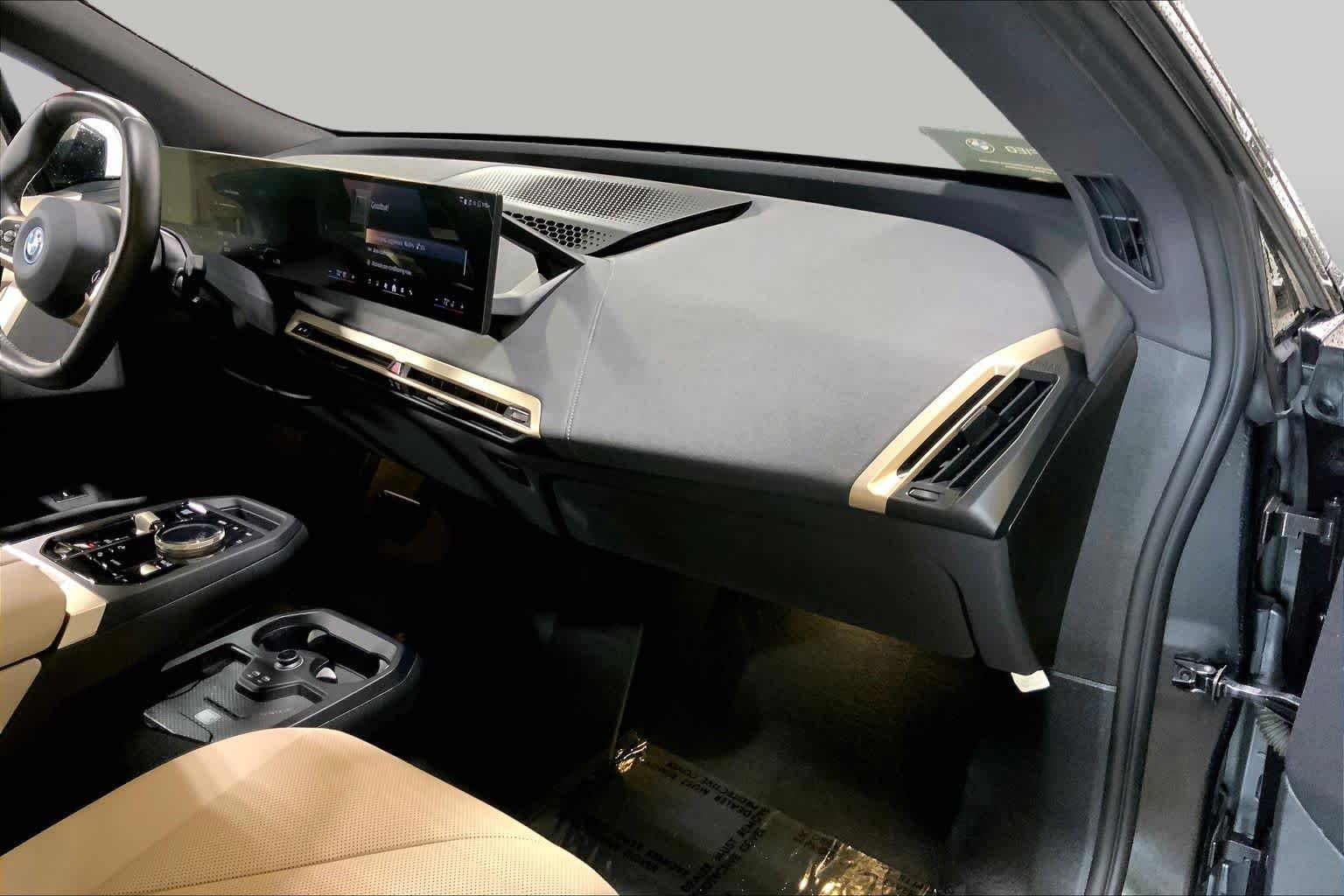 Used 2024 Dark Graphite Metallic BMW xDrive50 image 17