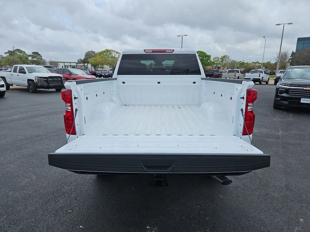 New 2026 Summit White Chevrolet WT image 17