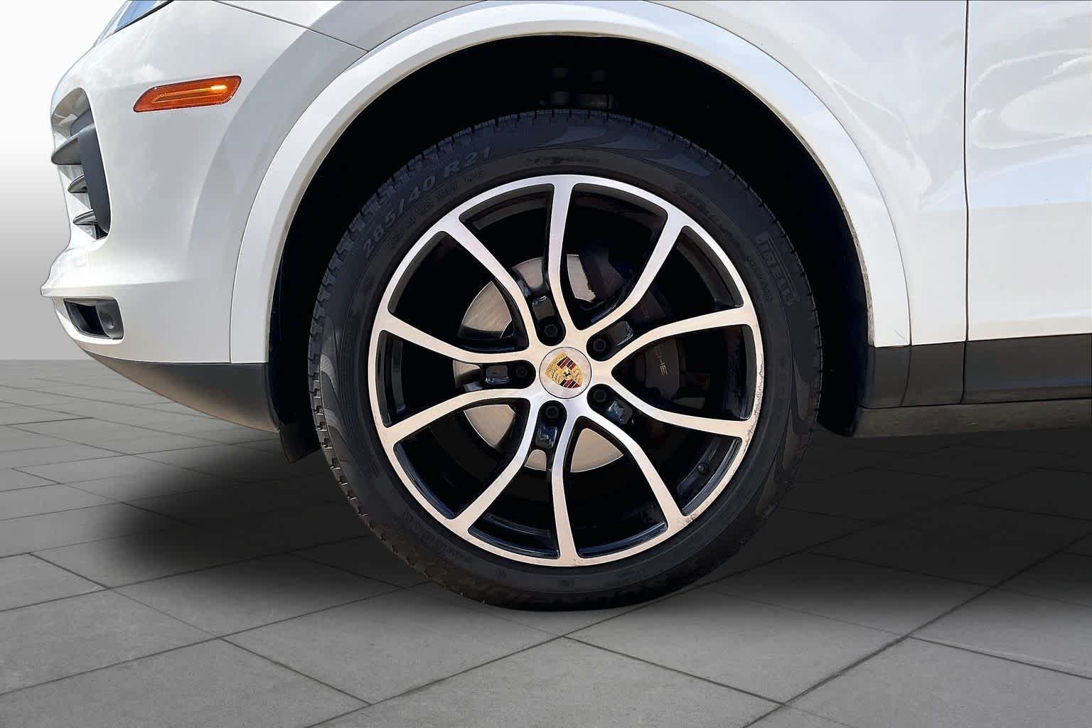 Used 2019 Carrara White Metallic Porsche  image 9