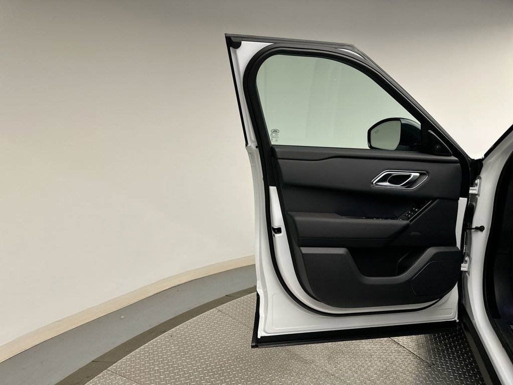 Used 2026 Fuji White Land Rover S image 8