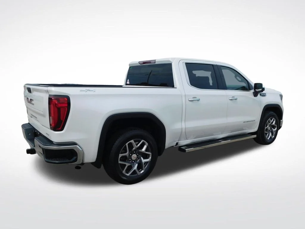 Used 2023 White GMC SLT image 3