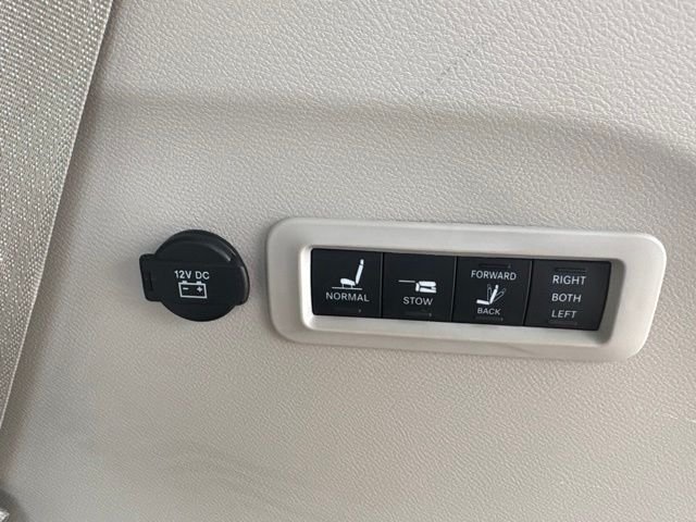 Used 2019 Gray Chrysler Limited image 17