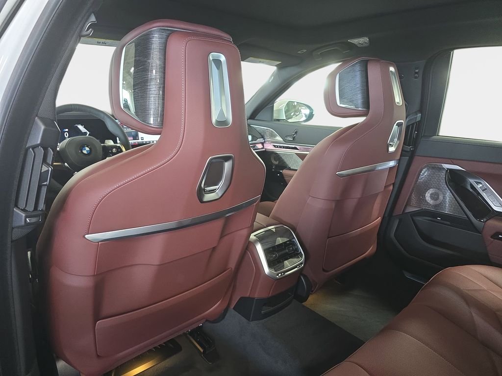 2026 BMW 7 Series 760i - Photo 9