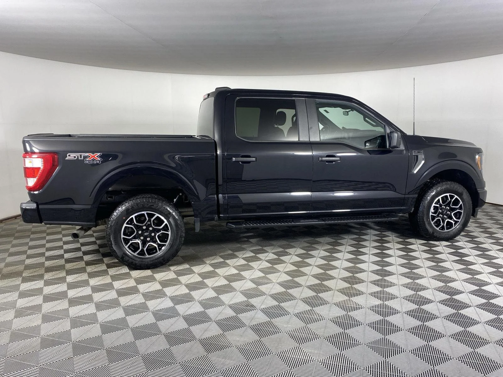 Used 2023 Agate Black Ford XL image 17