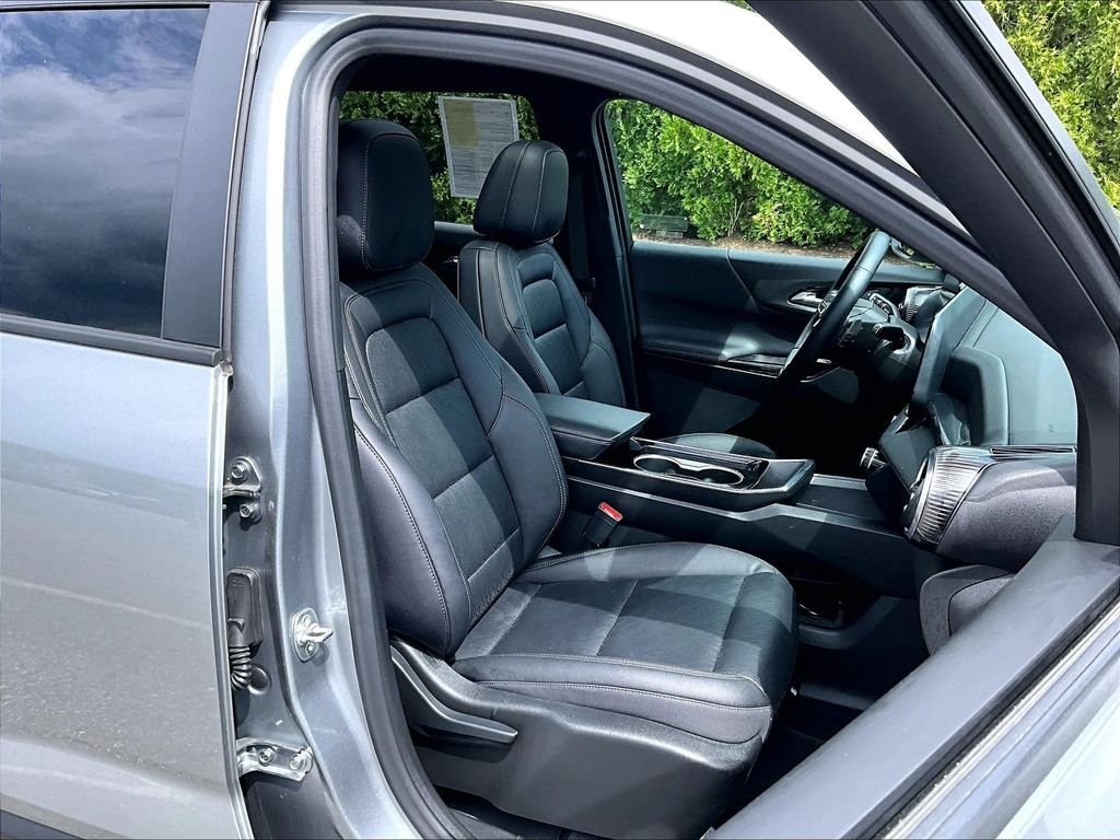 Used 2025 Gray Chevrolet LT image 11