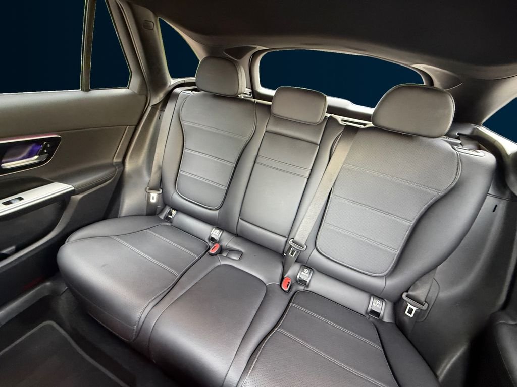 Used 2025  Mercedes-Benz GLC 300 image 16